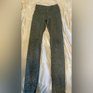 Lolë leggings (grainy grey pattern)